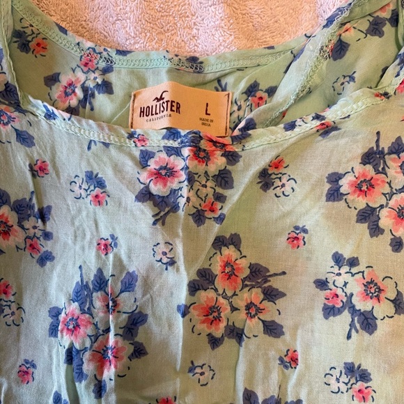 Women’s Hollister Flowy crop cami top - Picture 3 of 3